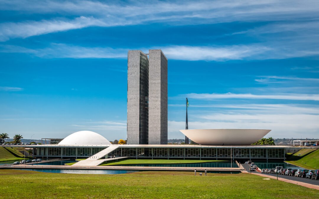 MP DO FRETE: LULA SANCIONA LEI QUE REFORÇA FISCALIZAÇÃO DO PISO MÍNIMO E CONCEDE ANISTIA A CAMINHONEIROS DOS BLOQUEIOS DE 2022